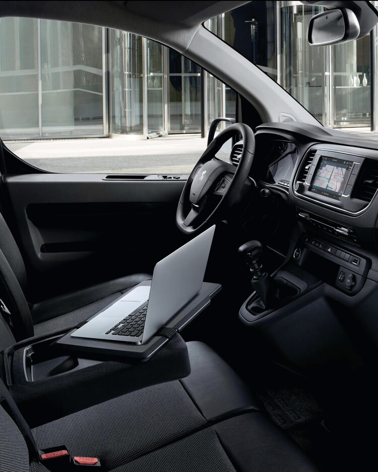 PEUGEOT Expert Mid size van by PEUGEOT
